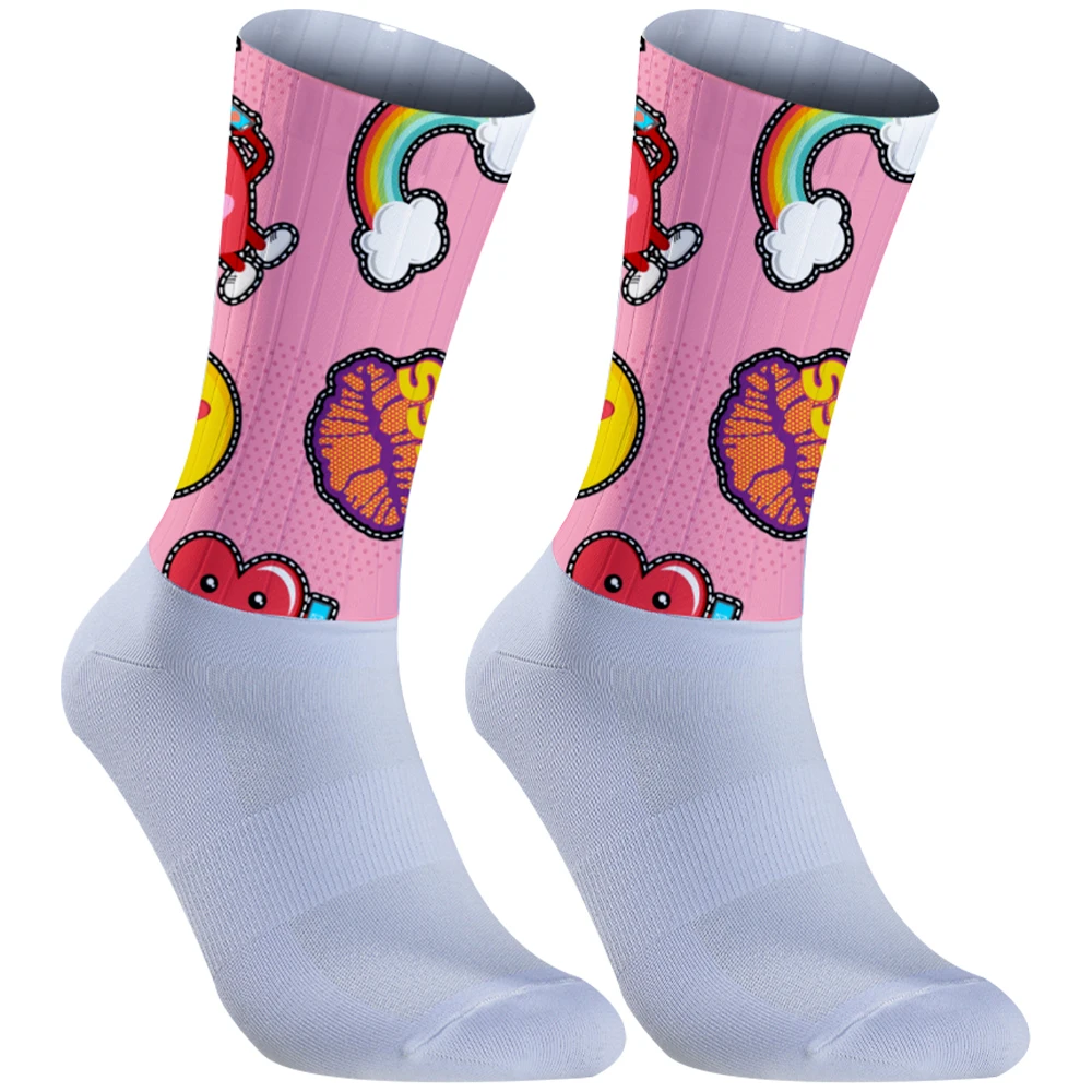 Новые комфортные спортивные носки с граффити-рисунком для велоспорта и бега, нескользящие, для мужчин и женщин
Новые комфортные спортивные носки с граффити-рисунком для велоспорта и бега, нескользящие, для мужчин и женщин