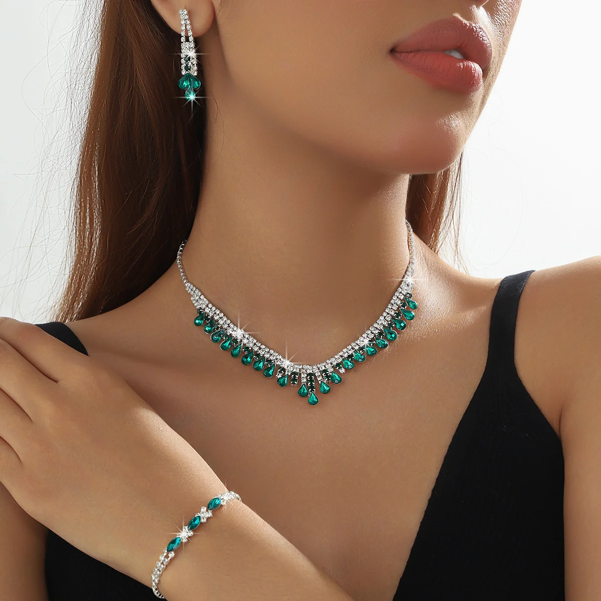 Glamorous Emerald Color Rhinestone 3-Piece Jewelry Set, Silver Tone Necklace Earrings Bracelet for Evening Party
Glamorous Emerald Color Rhinestone 3-Piece Jewelry Set, Silver Tone Necklace Earrings Bracelet for Evening Party