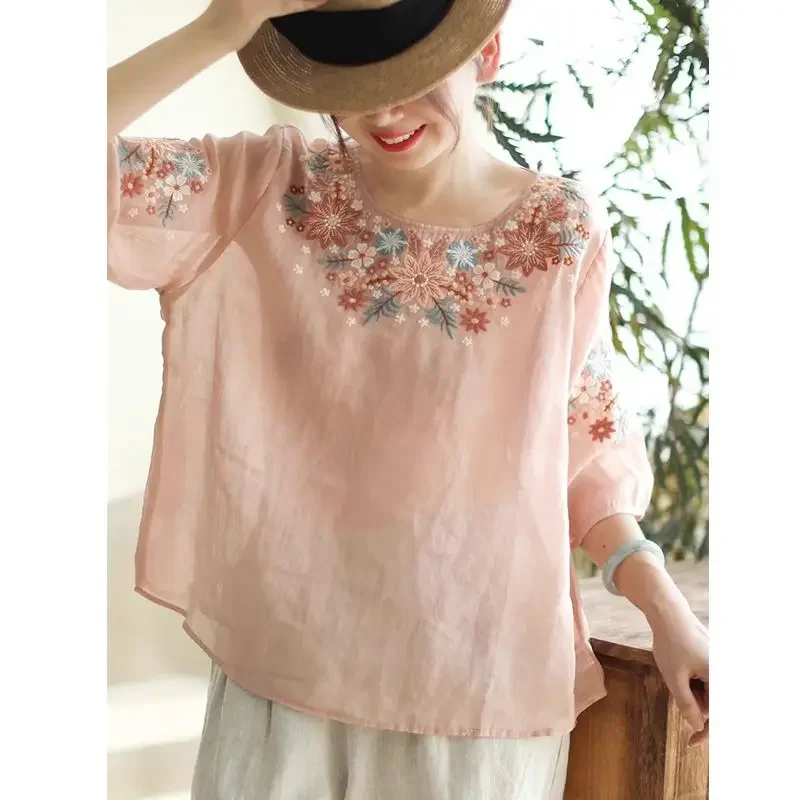 Summer New T-shirt Loose and Slim Retro Embroidered Mid-sleeve Top Five-quarter Sleeve Round Neck Versatile Shirt for Women Z805
Summer New T-shirt Loose and Slim Retro Embroidered Mid-sleeve Top Five-quarter Sleeve Round Neck Versatile Shirt for Women Z805