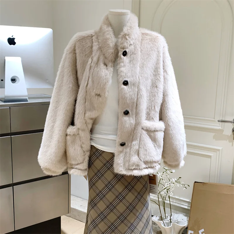 Женское зимнее однобортное пальто из искусственного меха с воротником-стойкой и длинными рукавами, женская уличная одежда, однотонная свободная пышная верхняя одежда
Женское зимнее однобортное пальто из искусственного меха с воротником-стойкой и длинными рукавами, женская уличная одежда, однотонная свободная пышная верхняя одежда