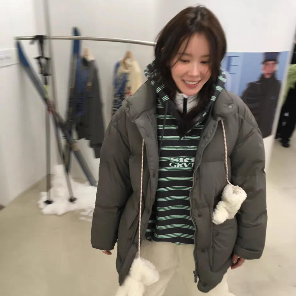 Casual Sle Du down Jaet Pure Color Loose Fit Dstring Waist Stand Collar Mid-Length Women's Faion Outerwear
Casual Sle Du down Jaet Pure Color Loose Fit Dstring Waist Stand Collar Mid-Length Women's Faion Outerwear