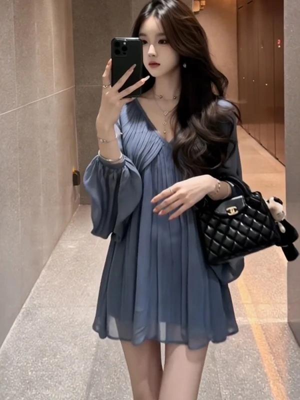 Elegant V-Neck Backless Batwing Sleeve Shirt Women's Loose Casual Style Spring New Fashion Lightweight Luxury Top
Elegant V-Neck Backless Batwing Sleeve Shirt Women's Loose Casual Style Spring New Fashion Lightweight Luxury Top