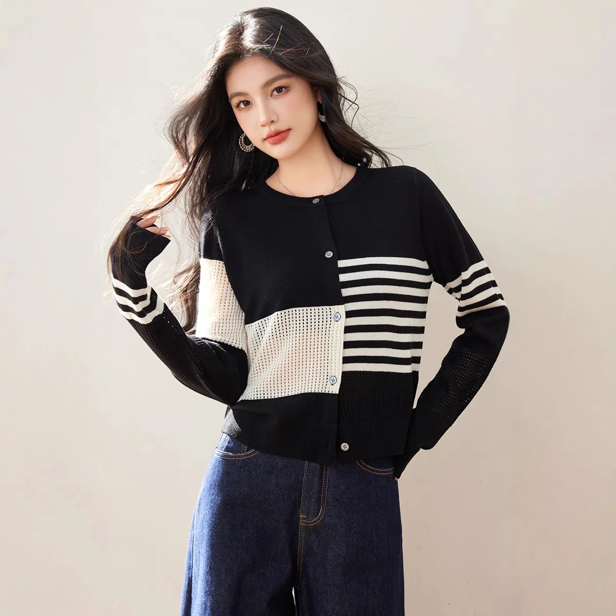 Spring New Korean Lazy Niche Irregular Hollow Texture Striped Crew Neck Cardigan Knitted Top Women
Spring New Korean Lazy Niche Irregular Hollow Texture Striped Crew Neck Cardigan Knitted Top Women
