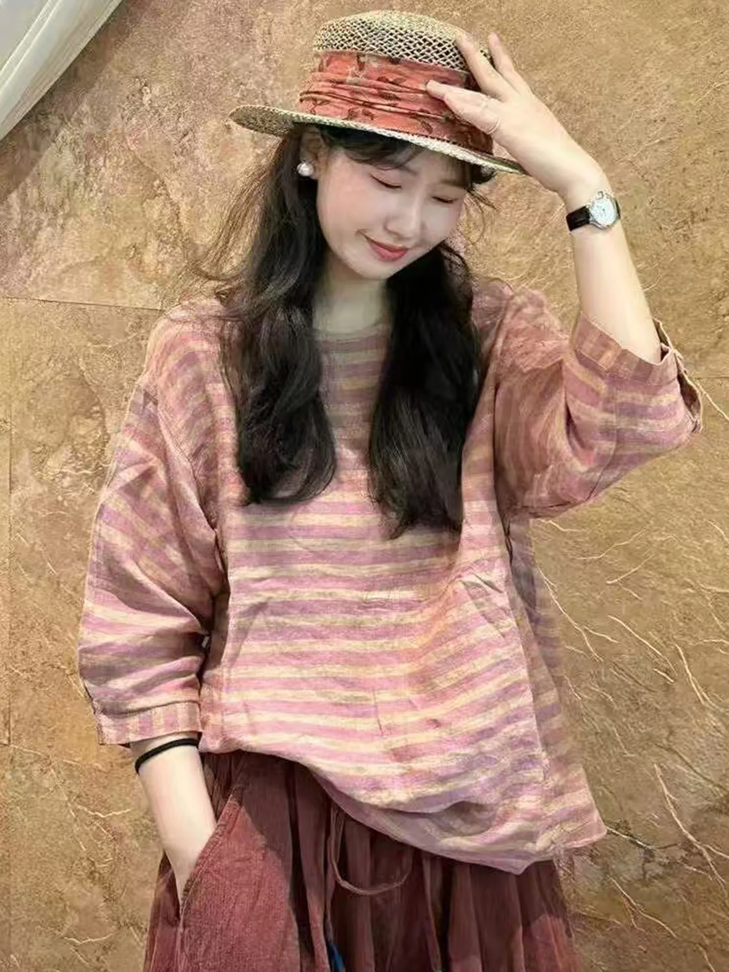 Классическая льняная рубашка в полоску, весна 2026, повседневная, свободного кроя, больших размеров, стройнящая, универсальная, в стиле ретро, женская повседневная блузка
Классическая льняная рубашка в полоску, весна 2026, повседневная, свободного кроя, больших размеров, стройнящая, универсальная, в стиле ретро, женская повседневная блузка