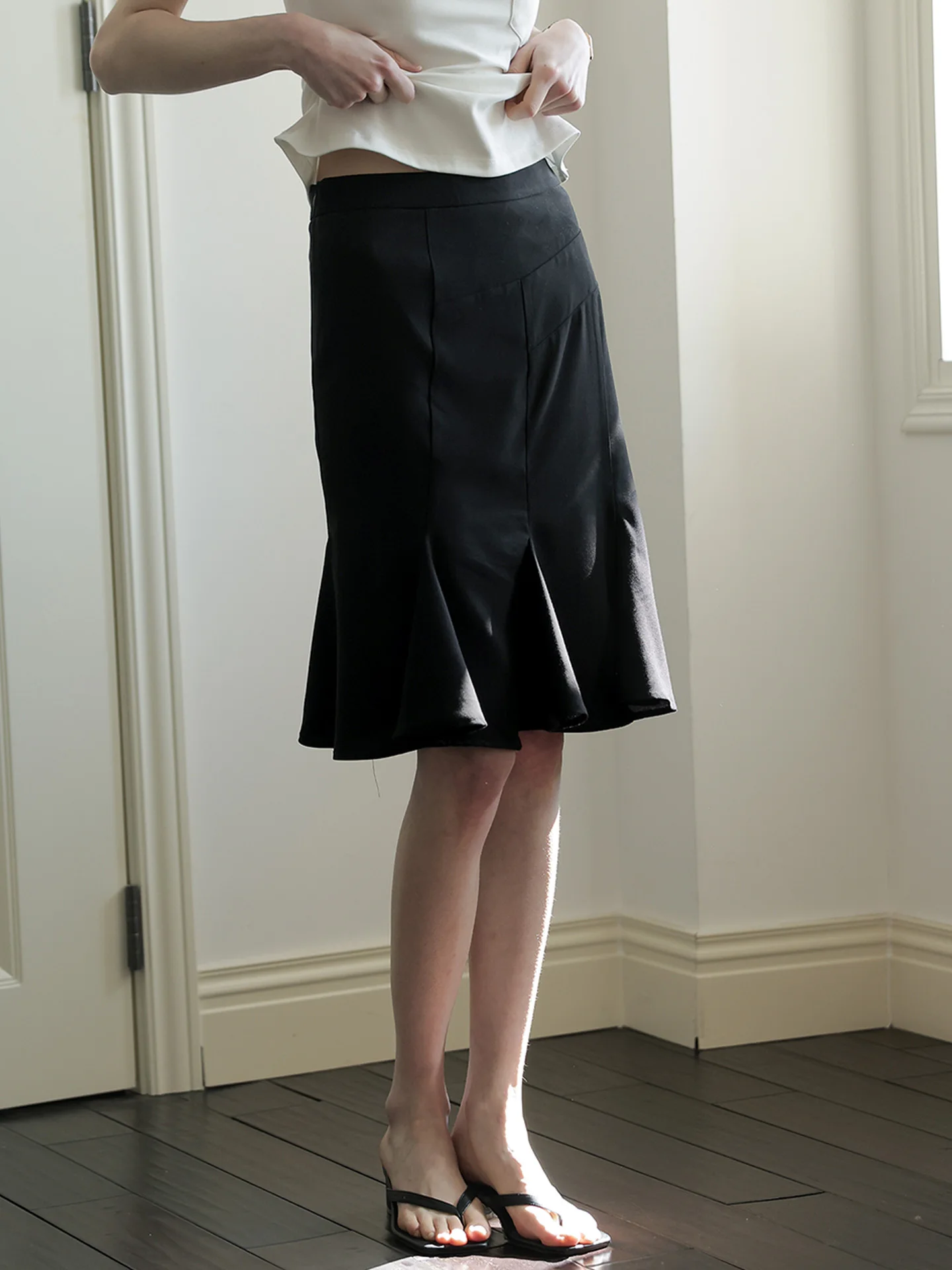 Elegant Black Fish Tail Half Skirt Women's Casual Summer New Style Pleated Skirt High Waist A-Line Slimming Midi Skirt
Elegant Black Fish Tail Half Skirt Women's Casual Summer New Style Pleated Skirt High Waist A-Line Slimming Midi Skirt