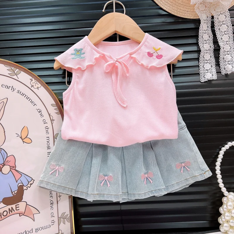 Girls2025Summer New Cute Children's Clothing Turn-down Collar Embroidered Sleeveless Top with Bowknot Denim Skirt Set
Girls2025Summer New Cute Children's Clothing Turn-down Collar Embroidered Sleeveless Top with Bowknot Denim Skirt Set
