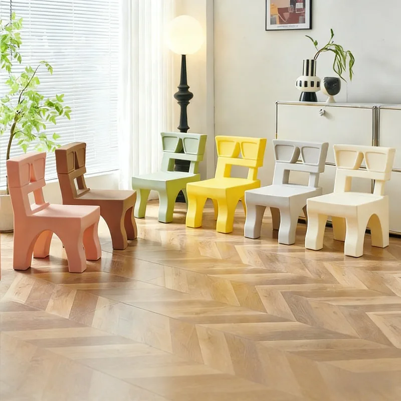 Детский пластиковый стул со спинкой, низкий табурет с мультяшным рисунком для детского сада, для занятий родителей и детей, раннего развития
Детский пластиковый стул со спинкой, низкий табурет с мультяшным рисунком для детского сада, для занятий родителей и детей, раннего развития