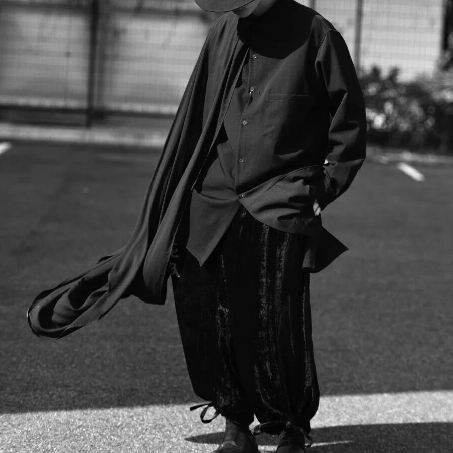 YOJI OOAK WOOL BLOUSE Niche designer for deconstructing asymmetrical draping shirts
YOJI OOAK WOOL BLOUSE Niche designer for deconstructing asymmetrical draping shirts