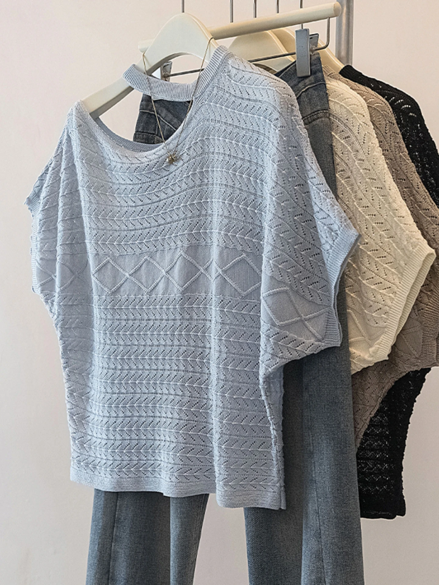 Neckline Hollow out Ice Silk T-Shirt Women Summer Slimming Design Short Sleeve Shoulder Bared Base Shirt Comfortable Knitted Top
Neckline Hollow out Ice Silk T-Shirt Women Summer Slimming Design Short Sleeve Shoulder Bared Base Shirt Comfortable Knitted Top