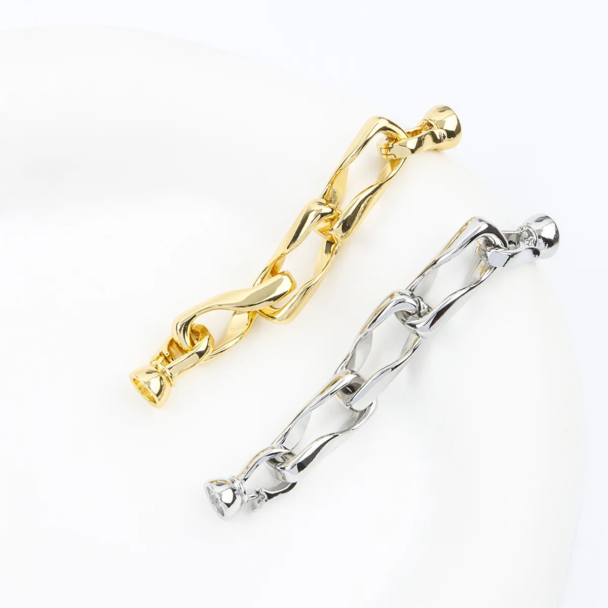 1 Piece of Copper Glossy Precision-finished Chain Tail Buckle Pearl Necklace Bracelet Connecting Buckle DIY Jewelry Accessories
1 Piece of Copper Glossy Precision-finished Chain Tail Buckle Pearl Necklace Bracelet Connecting Buckle DIY Jewelry Accessories