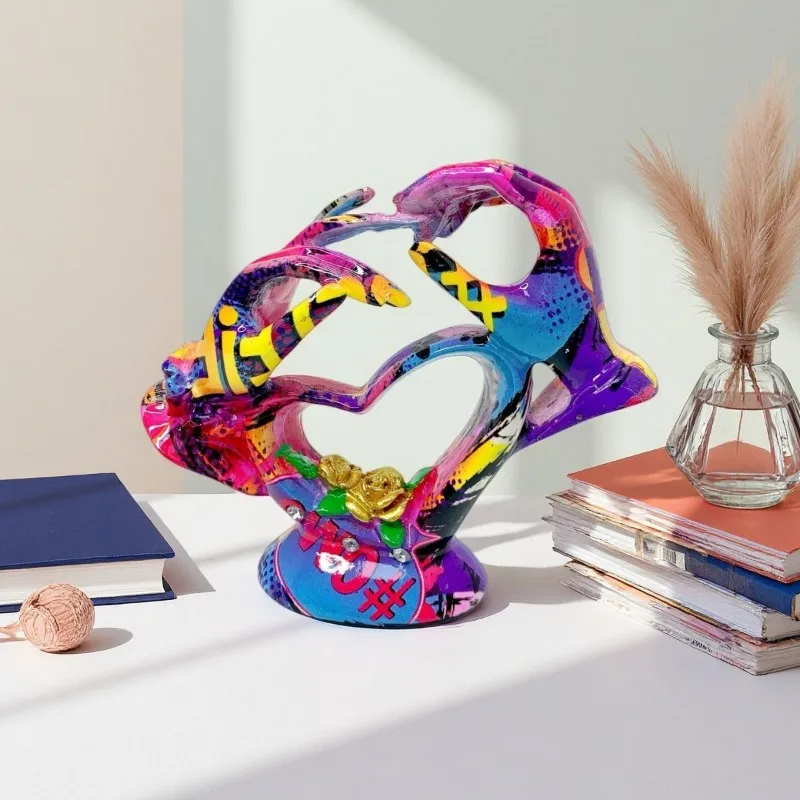 Creative Graffiti Resin Gesture Heart-shaped Proposal Statue Home Decoration Nordic Heart-shaped Statue Valentine's Day Gift
Creative Graffiti Resin Gesture Heart-shaped Proposal Statue Home Decoration Nordic Heart-shaped Statue Valentine's Day Gift