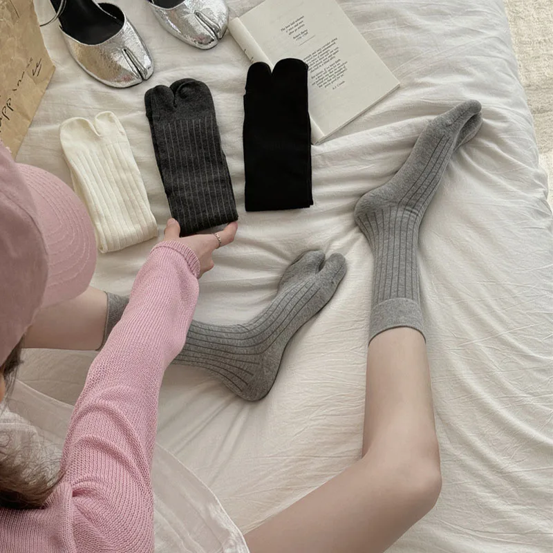 Women Mid-calf Split-toe Socks Summer Thin Cotton Socks Breathable Sweat-absorbing Rolled Sock Japanese Cute Soft Harajuku Style
Women Mid-calf Split-toe Socks Summer Thin Cotton Socks Breathable Sweat-absorbing Rolled Sock Japanese Cute Soft Harajuku Style