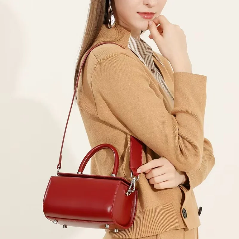 Новая женская сумка-кроссбоди из натуральной кожи Niche Design: маленькая квадратная сумка-бокс из воловьей кожи, на одно плечо, с ручкой для переноски
Новая женская сумка-кроссбоди из натуральной кожи Niche Design: маленькая квадратная сумка-бокс из воловьей кожи, на одно плечо, с ручкой для переноски