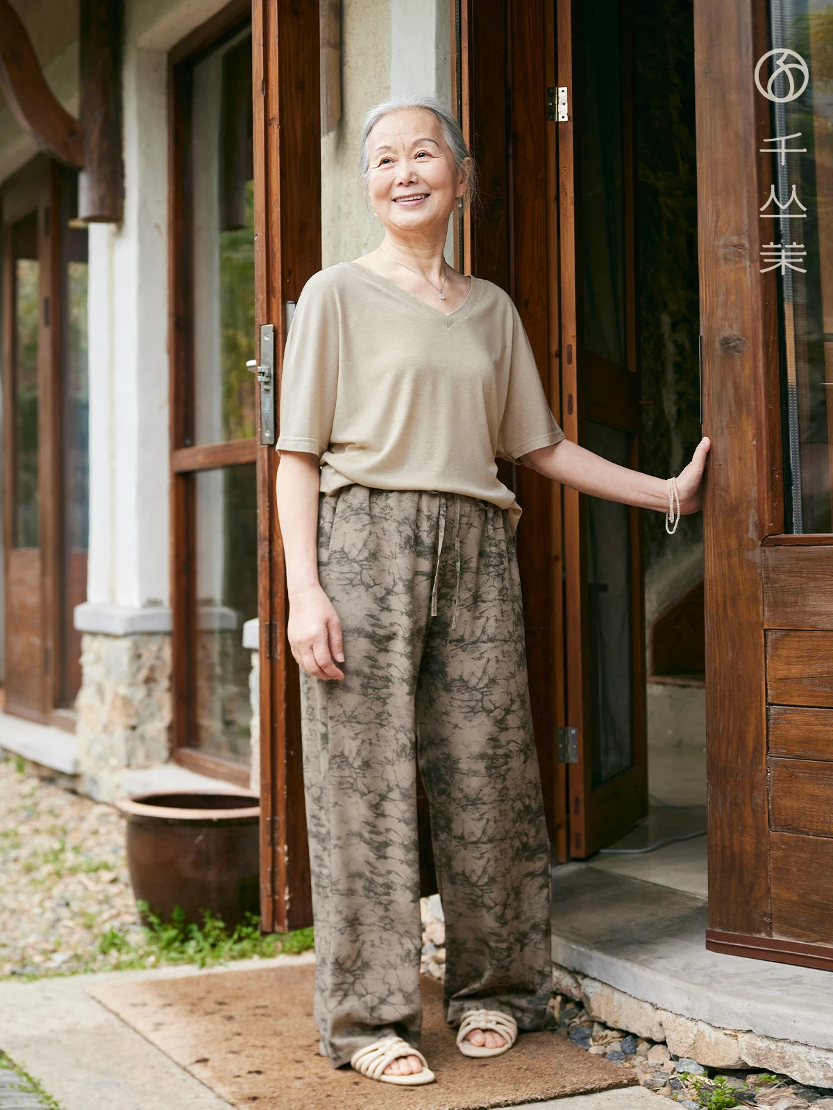 Casual Print Long Pants Straight Leg Loose Women's Trousers Autumn New Style for Middle-Aged And Elderly Ladies by Qiancong Mom
Casual Print Long Pants Straight Leg Loose Women's Trousers Autumn New Style for Middle-Aged And Elderly Ladies by Qiancong Mom