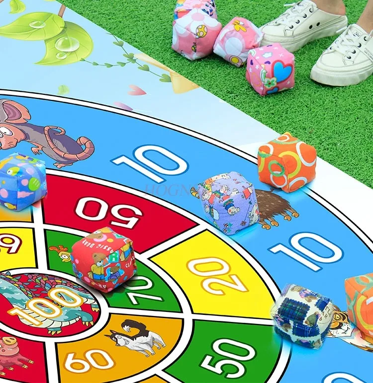 Throwing sandbags, throwing plates, children throwing sandbags, props, target plates, fun games, toys
Throwing sandbags, throwing plates, children throwing sandbags, props, target plates, fun games, toys