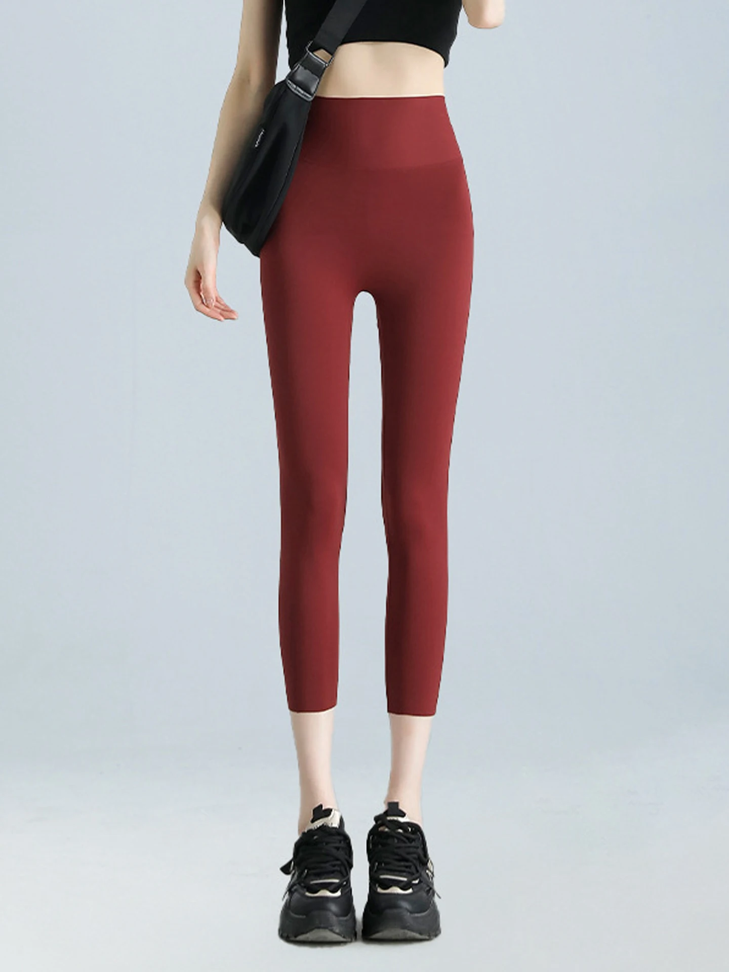 Красные брюки для йоги небольшого размера на семь футов, женские тонкие леггинсы из коровьей кожи, подтягивающие живот, подтягивающие ягодицы, леггинсы с высокой талией
Красные брюки для йоги небольшого размера на семь футов, женские тонкие леггинсы из коровьей кожи, подтягивающие живот, подтягивающие ягодицы, леггинсы с высокой талией