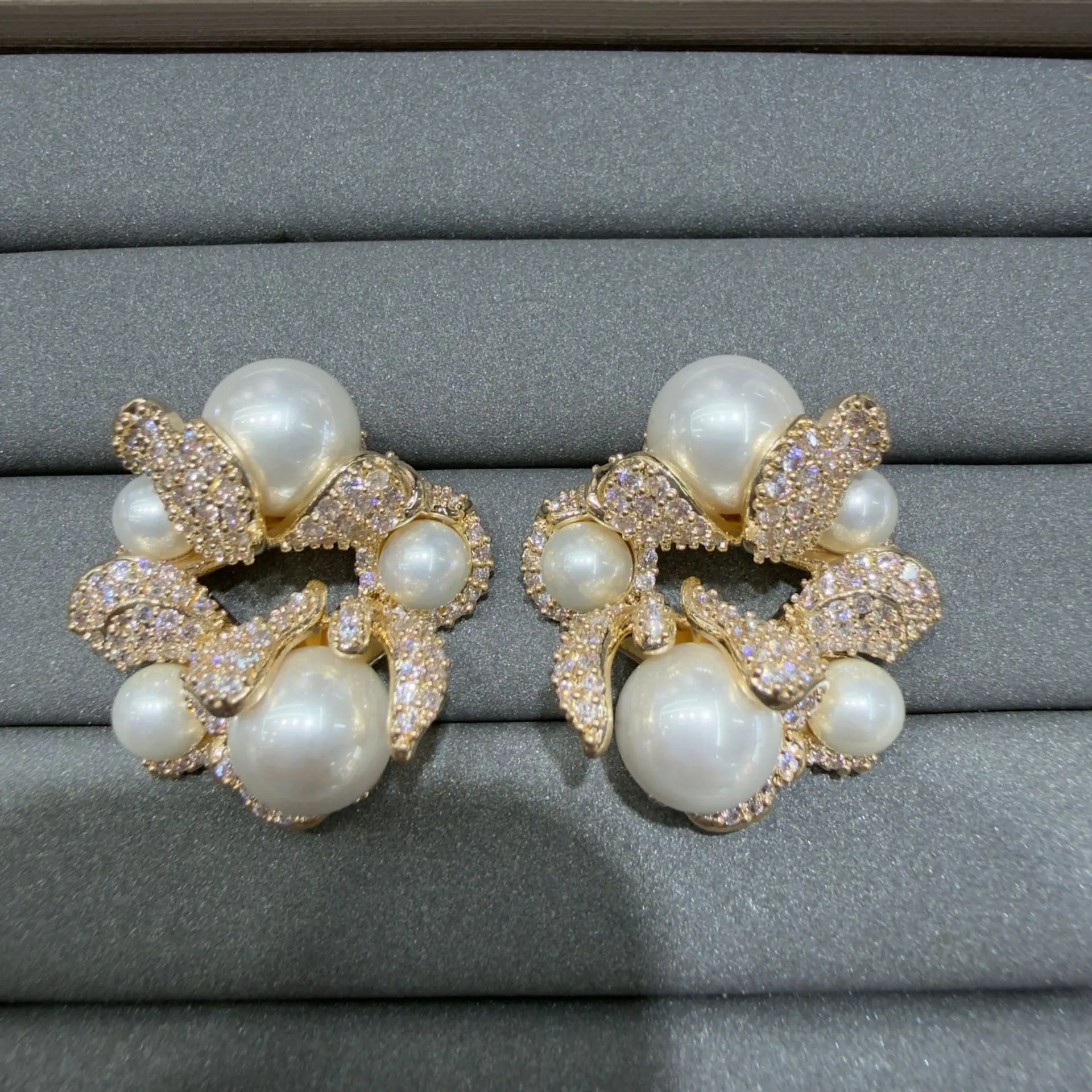 Cubic Zirconia Floral Pearl Stud Earrings for Women Sparkly Jewelry for Women Daily Wear Party Silver Gold Plated
Cubic Zirconia Floral Pearl Stud Earrings for Women Sparkly Jewelry for Women Daily Wear Party Silver Gold Plated
