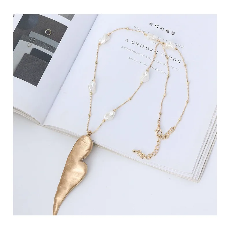 New Necklace, High-end Heart-shaped Fashion Women's Sweater Chain, Long Pearl Alloy Necklace.
New Necklace, High-end Heart-shaped Fashion Women's Sweater Chain, Long Pearl Alloy Necklace.