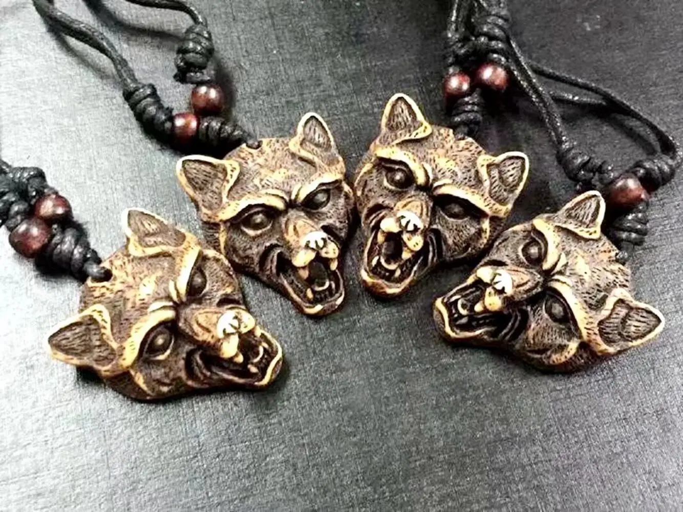 12 pcs Surfer Necklace Wolf Head Pendant Men Choker Jewelry Nautical Style Imitation Yak Bone Amulet Wax Cord Adjustable
12 pcs Surfer Necklace Wolf Head Pendant Men Choker Jewelry Nautical Style Imitation Yak Bone Amulet Wax Cord Adjustable