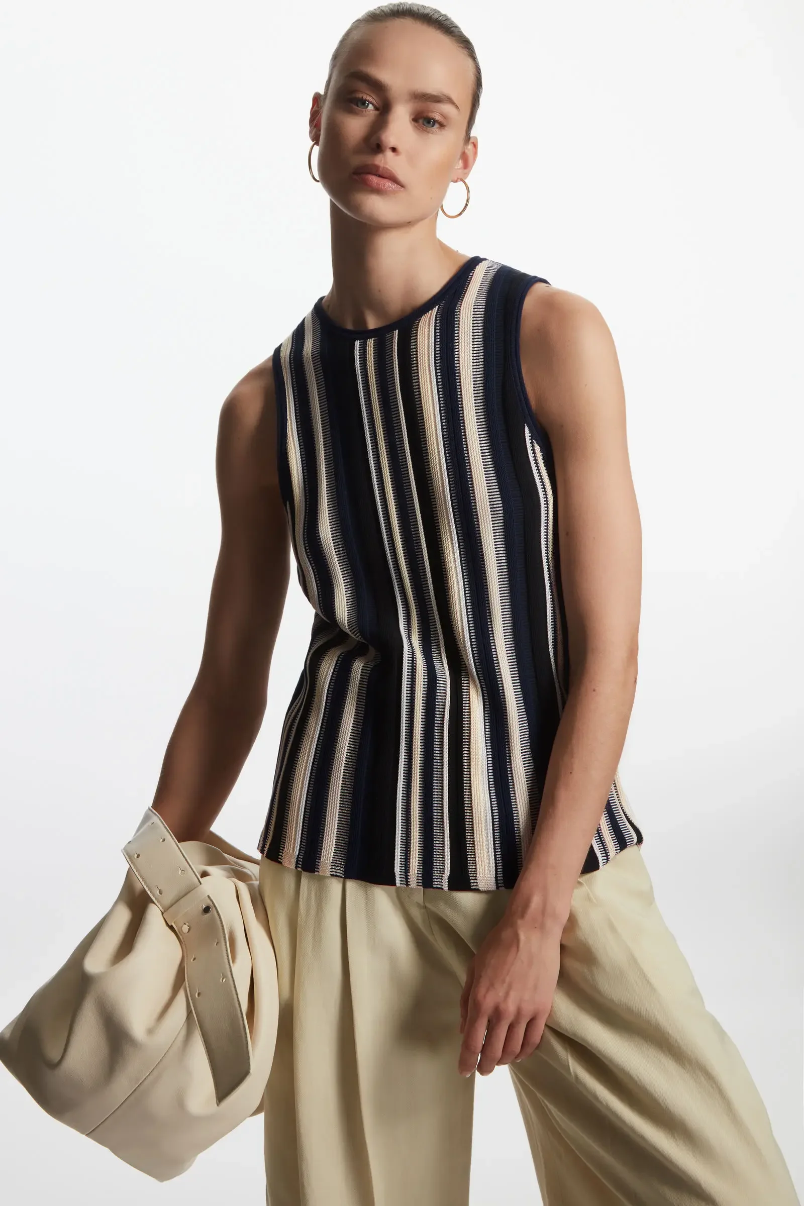 XIMIAN APPAREL 2026 YAZHIMEI cos summer new style of Ladies' casual and fashionable standard vertical striped knitted vest
XIMIAN APPAREL 2026 YAZHIMEI cos summer new style of Ladies' casual and fashionable standard vertical striped knitted vest