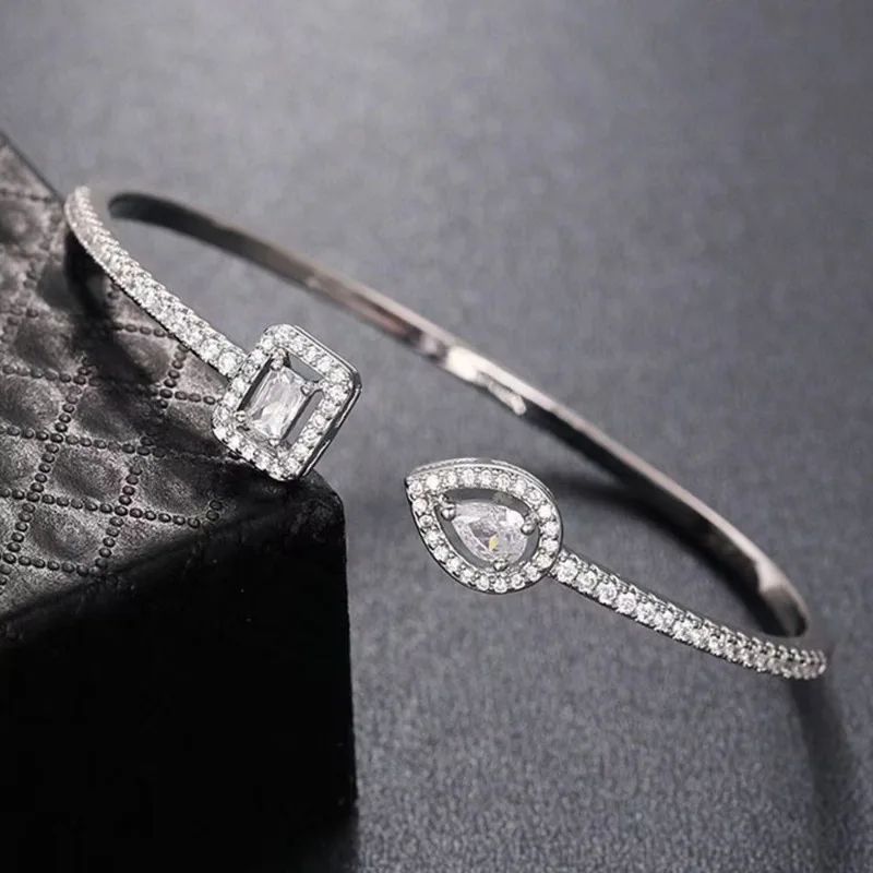 European and American Charming Women's Bracelet Silver 925 Zircon Water Drop Square Couple Bracelet Party Gift First Choice
European and American Charming Women's Bracelet Silver 925 Zircon Water Drop Square Couple Bracelet Party Gift First Choice