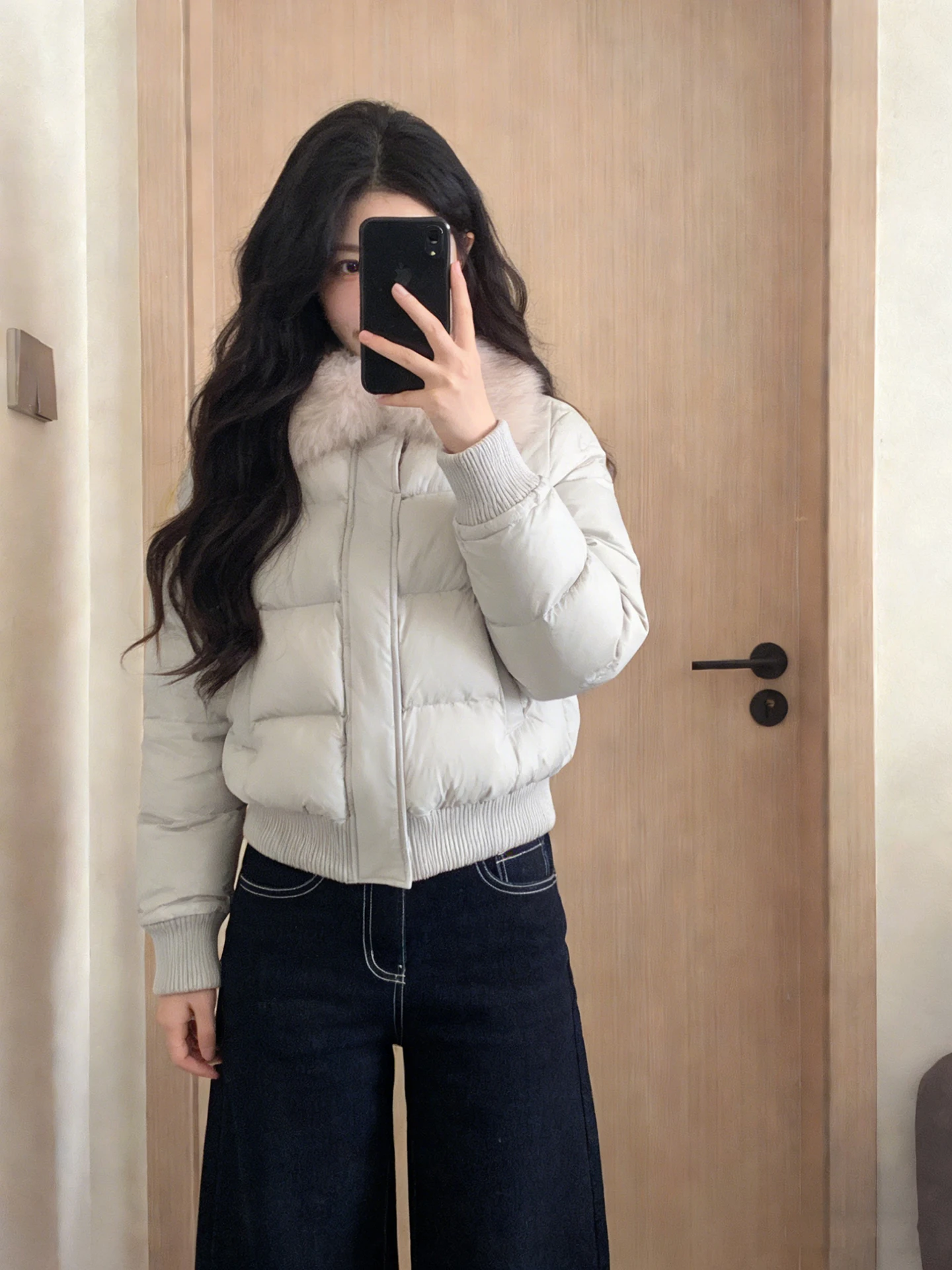 Korean Style Short Thickened Bread Style Jacket Women's Autumn Winter New Grey Puff Collar Splicing down Cotton Coat
Korean Style Short Thickened Bread Style Jacket Women's Autumn Winter New Grey Puff Collar Splicing down Cotton Coat