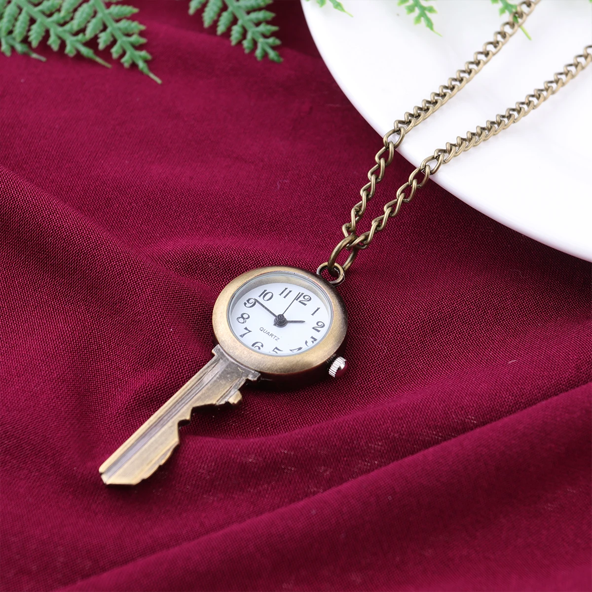 1pc Retro Hanging Watch Premium Quality Large Number Easy Read Fashionable Key Buckle Portable Chain Pocket Watch For Gifts
1pc Retro Hanging Watch Premium Quality Large Number Easy Read Fashionable Key Buckle Portable Chain Pocket Watch For Gifts