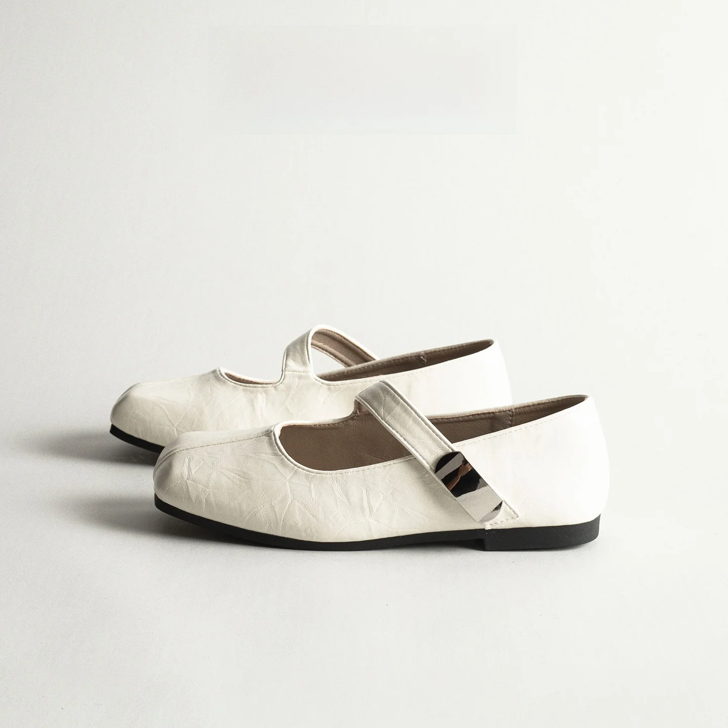 Genuine Leather Retro Mary Jane Shoes Women's Soft Personality Ballet Flat Bottom Versatile Grandmother Shoes Spring Season
Genuine Leather Retro Mary Jane Shoes Women's Soft Personality Ballet Flat Bottom Versatile Grandmother Shoes Spring Season