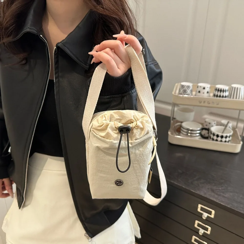 Solid Color Mini Nylon Crossbody Bag Multifunctional Zipper Water Bottle Bag Storage Bag Ultra-light Drawstring Small Square Bag
Solid Color Mini Nylon Crossbody Bag Multifunctional Zipper Water Bottle Bag Storage Bag Ultra-light Drawstring Small Square Bag