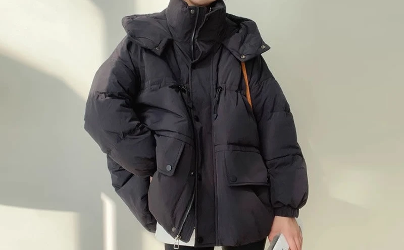 Хлопковое женское зимнее новое пальто 2025 с капюшоном и шнурком, утолщенное свободное теплое модное пальто
Хлопковое женское зимнее новое пальто 2025 с капюшоном и шнурком, утолщенное свободное теплое модное пальто