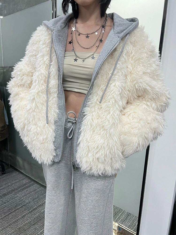 Женская зимняя куртка с капюшоном из овечьей шерсти, новая модель в корейском студенческом стиле, свободная, с длинными рукавами, имитация двухслойности
Женская зимняя куртка с капюшоном из овечьей шерсти, новая модель в корейском студенческом стиле, свободная, с длинными рукавами, имитация двухслойности