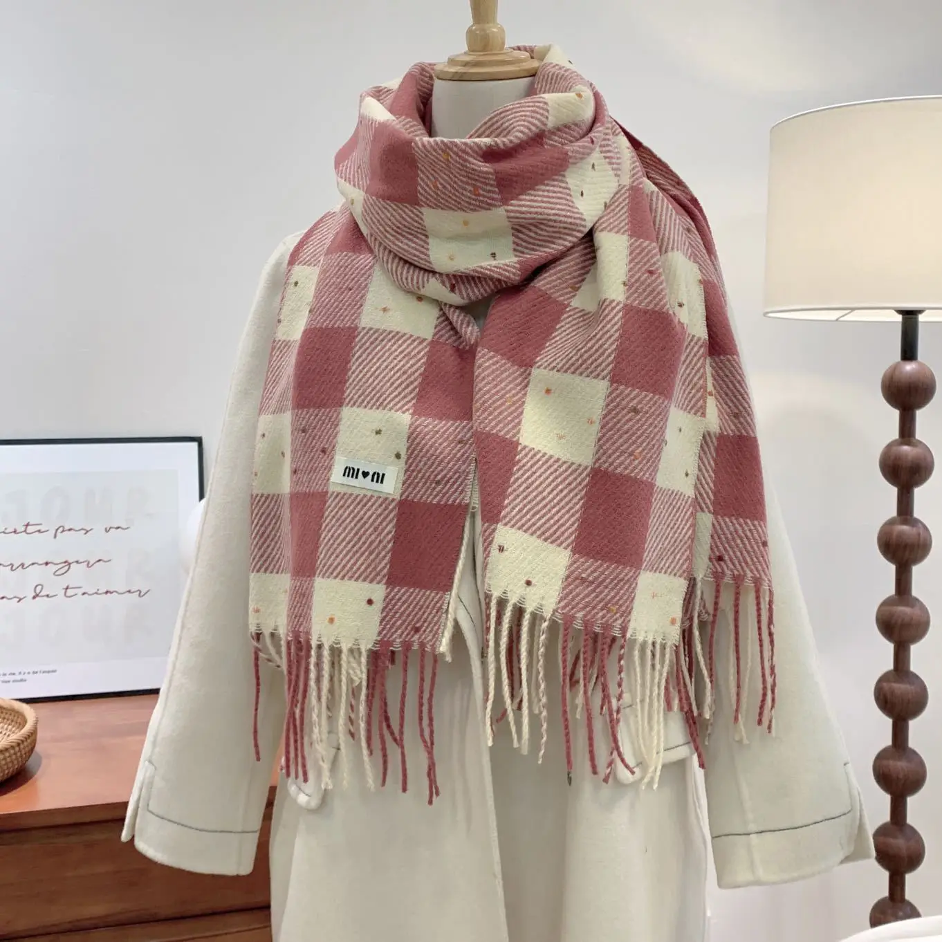 Houndstooth Check Faux Cashmere Scarf, Double Sided Long Plaid Wrap with Fringe, Korean Style Warm Scarf for Women
Houndstooth Check Faux Cashmere Scarf, Double Sided Long Plaid Wrap with Fringe, Korean Style Warm Scarf for Women