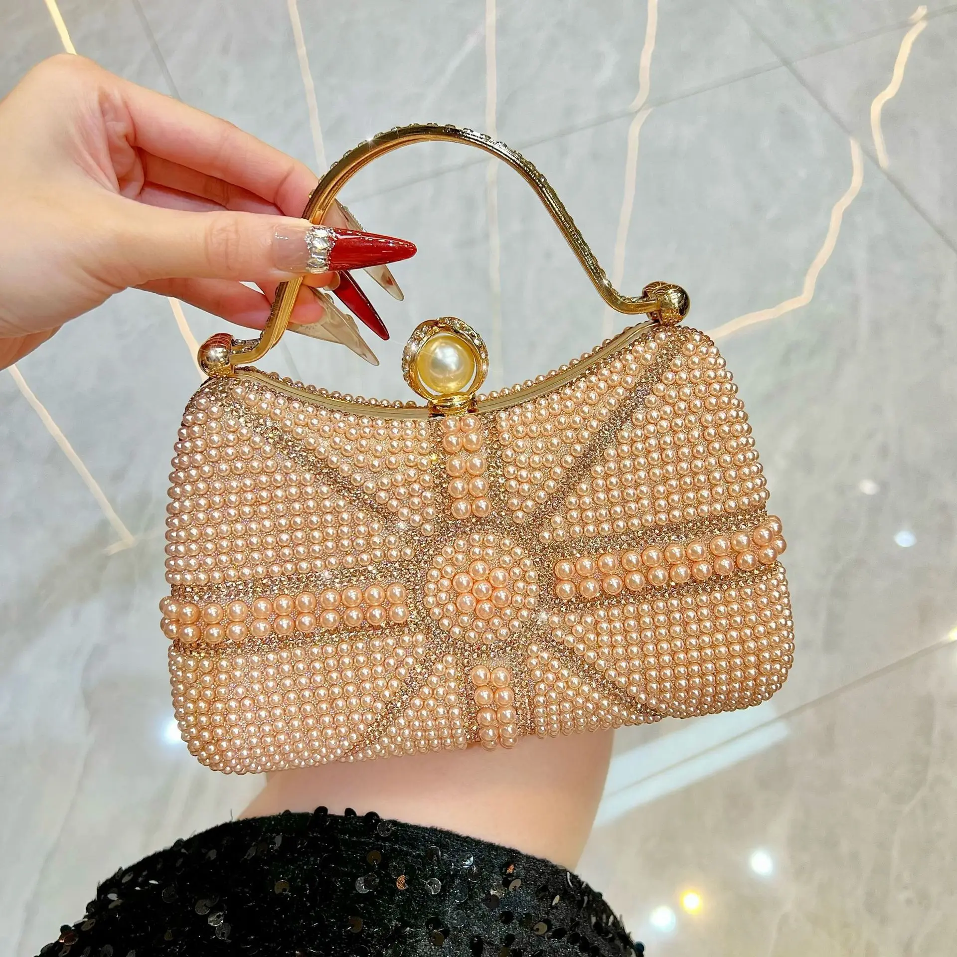 Элегантные вечерние сумки с жемчугом для женщин, роскошные сумки через плечо с цепочкой, модные вечерние свадебные клатчи, женские сумки-кошельки
Элегантные вечерние сумки с жемчугом для женщин, роскошные сумки через плечо с цепочкой, модные вечерние свадебные клатчи, женские сумки-кошельки