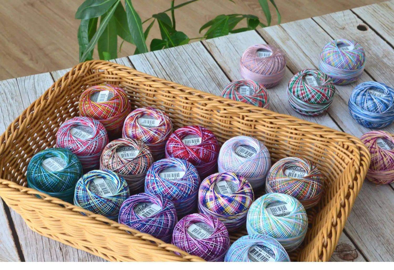 HHL cotton lace line Woven Crochet hook /Shuttle thread NO.40 dyed series 25g/roll 274meters thickness 0.3-0.4mm
HHL cotton lace line Woven Crochet hook /Shuttle thread NO.40 dyed series 25g/roll 274meters thickness 0.3-0.4mm