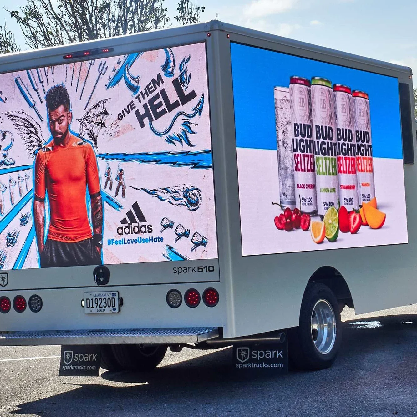 Guangzhou Led Display Factory PH8 Full Color LED Display Outdoor Mobile Car Screen Six-year Warranty
Guangzhou Led Display Factory PH8 Full Color LED Display Outdoor Mobile Car Screen Six-year Warranty