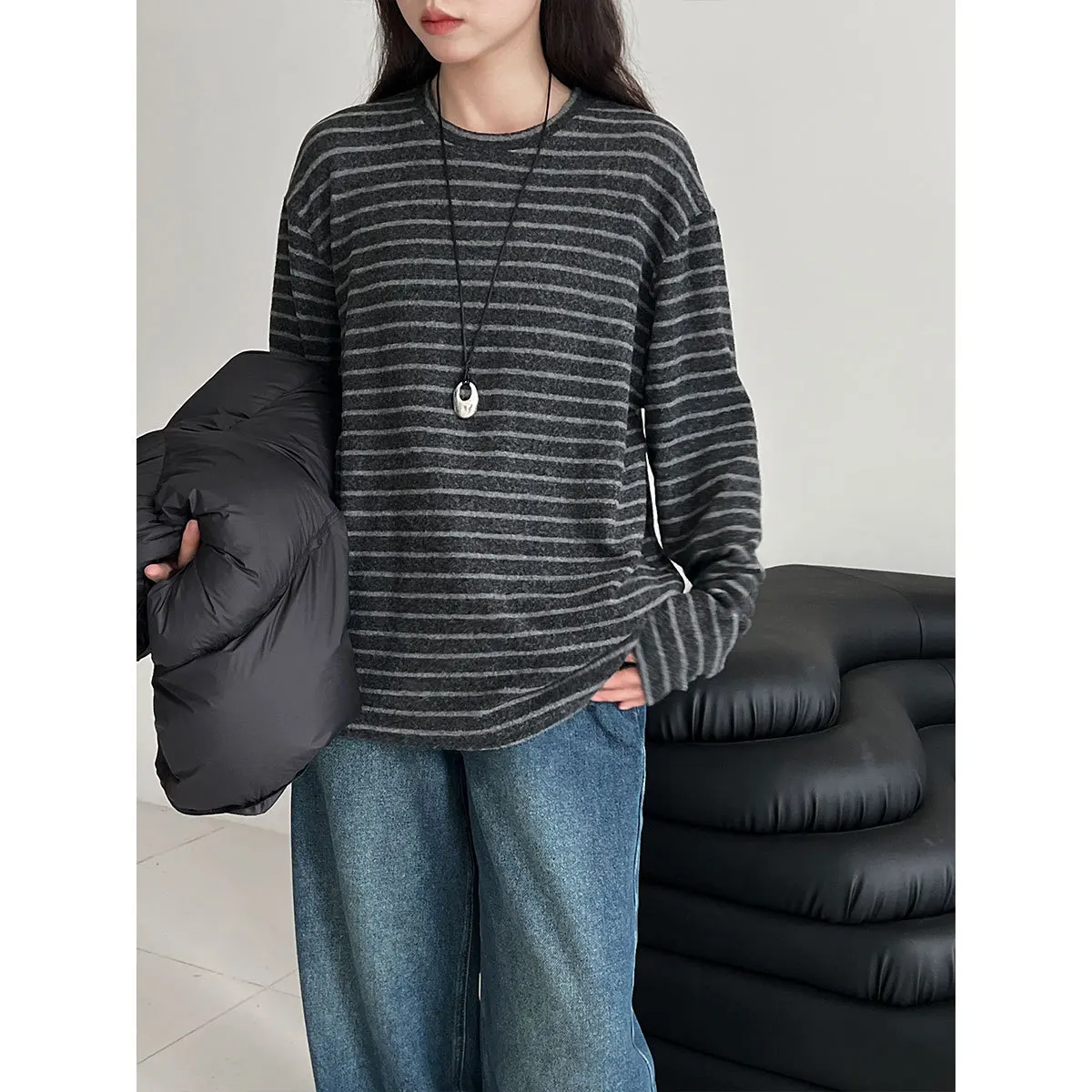 Loose Long Sleeve Women's round Neck Fleece Texture Top Color Block Striped Lazy Style Winter New Fashion Ladies' Sweatshirt
Loose Long Sleeve Women's round Neck Fleece Texture Top Color Block Striped Lazy Style Winter New Fashion Ladies' Sweatshirt