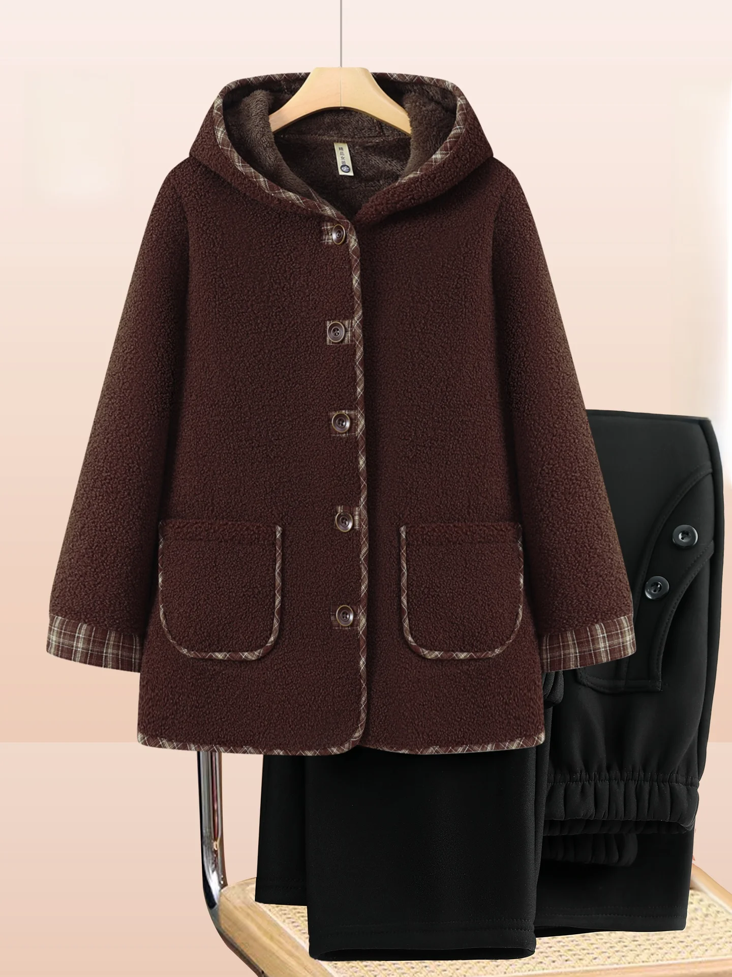 Теплая повседневная куртка с капюшоном и подкладкой для женщин среднего возраста, свободного кроя, больших размеров, модная верхняя одежда
Теплая повседневная куртка с капюшоном и подкладкой для женщин среднего возраста, свободного кроя, больших размеров, модная верхняя одежда