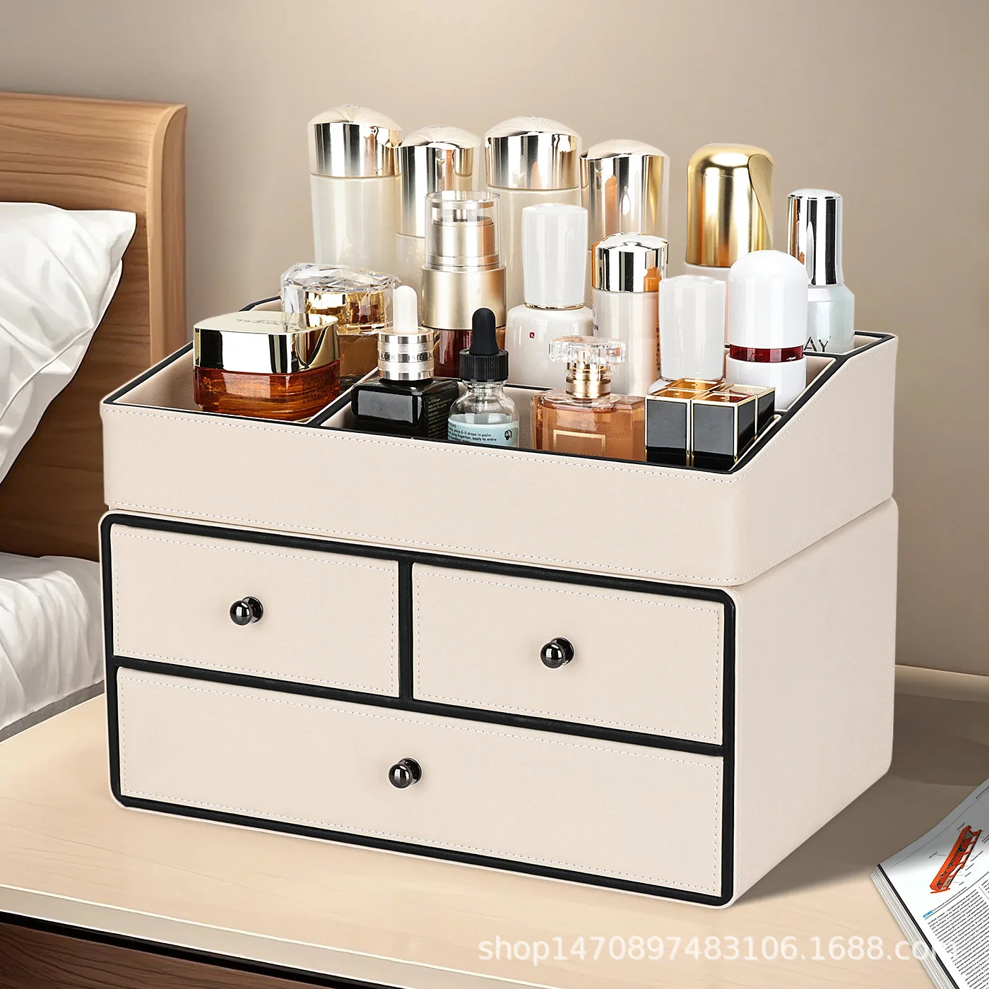 Cosmetics storage box, desktop dust-proof household large-capacity dresser, skin care product rack, light luxury
Cosmetics storage box, desktop dust-proof household large-capacity dresser, skin care product rack, light luxury