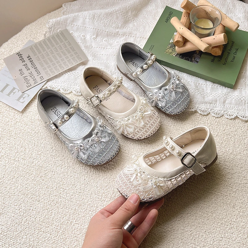 Детские сандалии для девочек с вырезами и милым бантом, новинка 2026 года, летние, в стиле принцессы, для вечеринок, на плоской подошве, мягкие, модные, элегантные
Детские сандалии для девочек с вырезами и милым бантом, новинка 2026 года, летние, в стиле принцессы, для вечеринок, на плоской подошве, мягкие, модные, элегантные