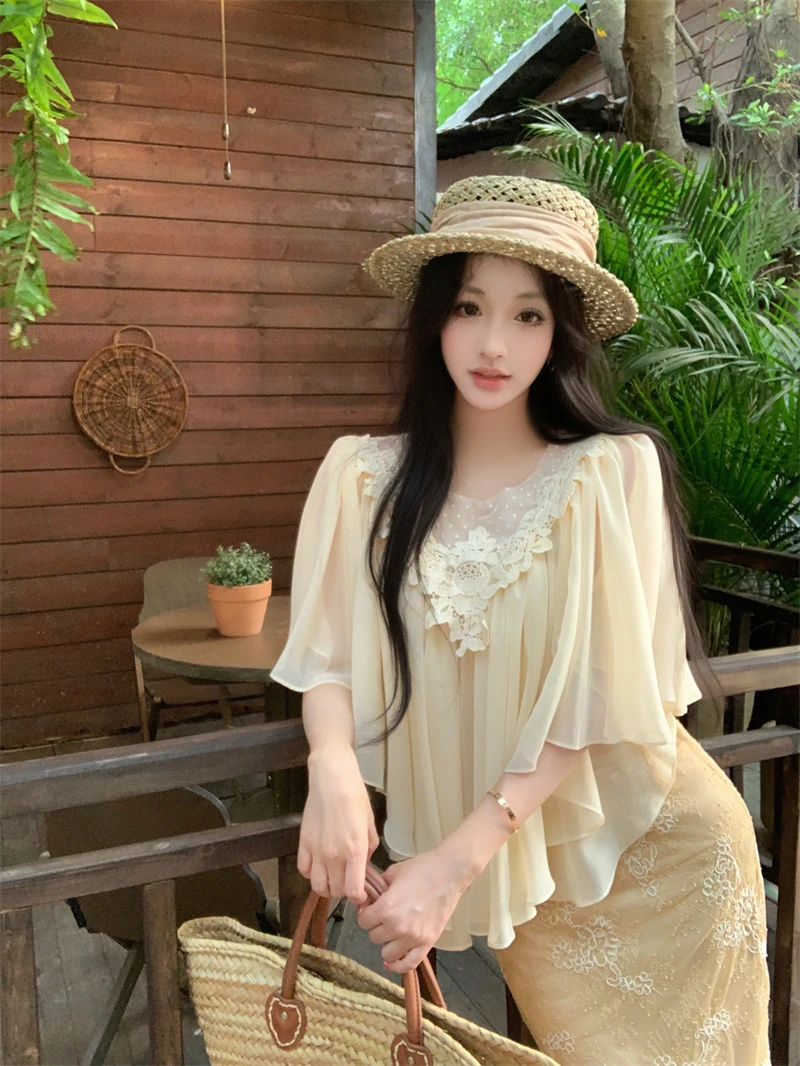 French Style Loose Lace Splice V-neck Chiffon Top Women Summer Elegantly Casual Open-front Cloak Shirt Half Sleeve Girl
French Style Loose Lace Splice V-neck Chiffon Top Women Summer Elegantly Casual Open-front Cloak Shirt Half Sleeve Girl