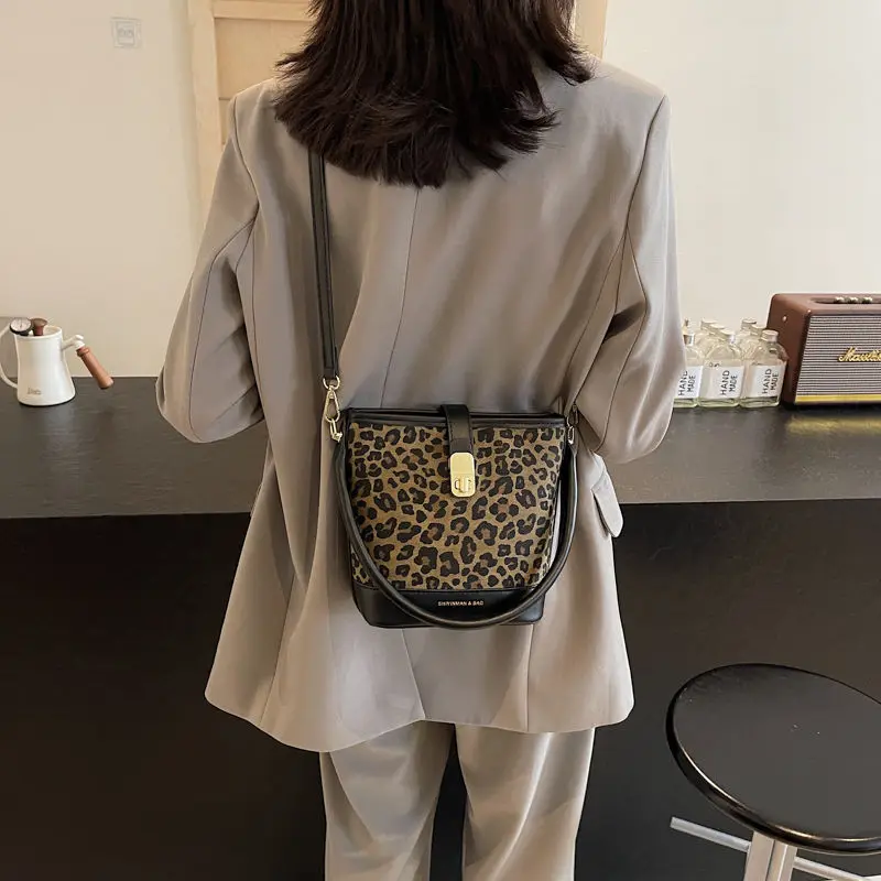 Ручная сумка-ведро в стиле ретро с леопардовым принтом, женская лоскутная сумка с замком, большая вместительная сумка на плечо, женская модная повседневная универсальная сумка через плечо