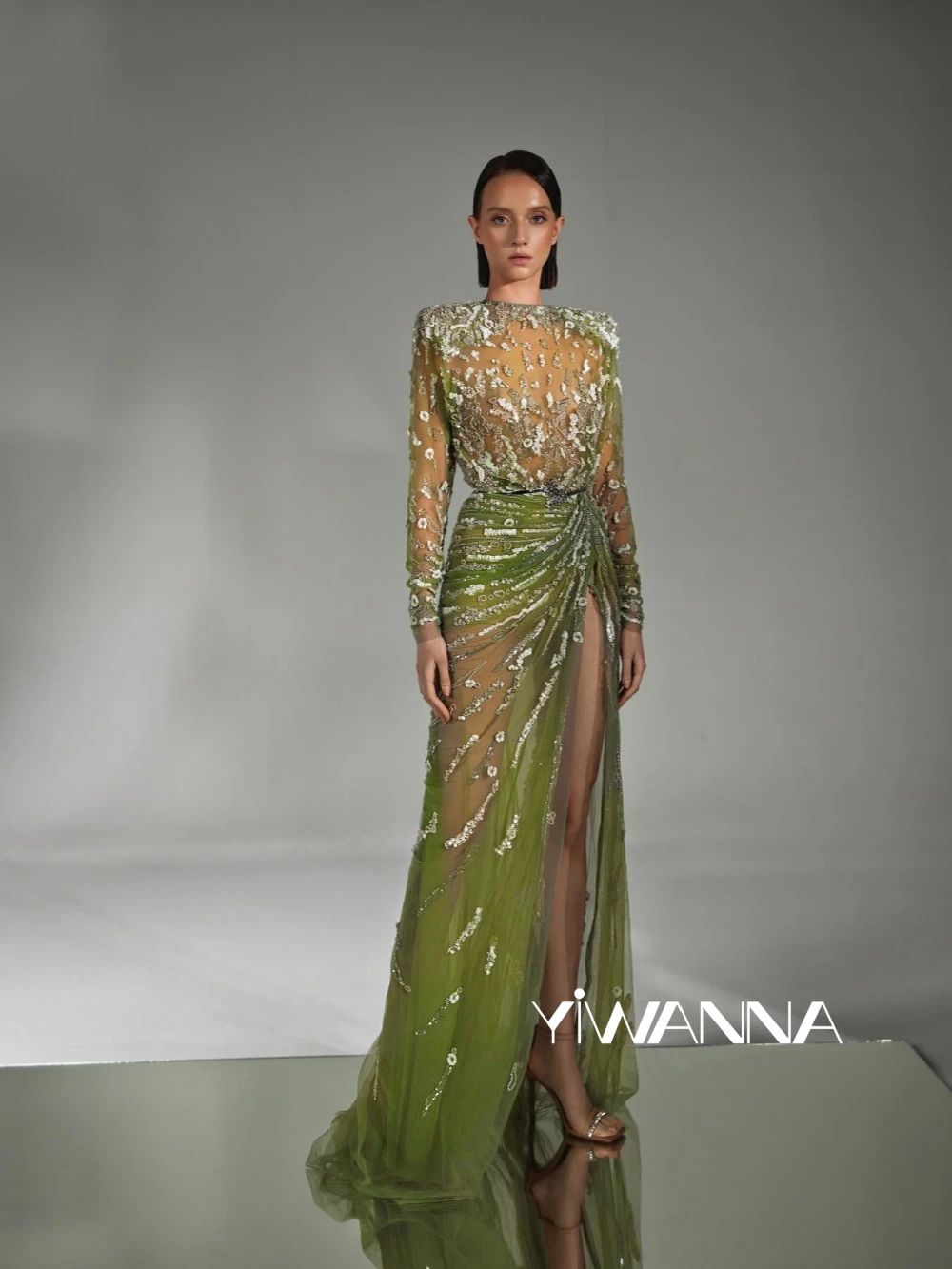 Green Dazzling Beads Long Evening Dress For Women Sexy Illusion High Slit Wedding Party Gown Customized Exquisite Prom Gown
Green Dazzling Beads Long Evening Dress For Women Sexy Illusion High Slit Wedding Party Gown Customized Exquisite Prom Gown