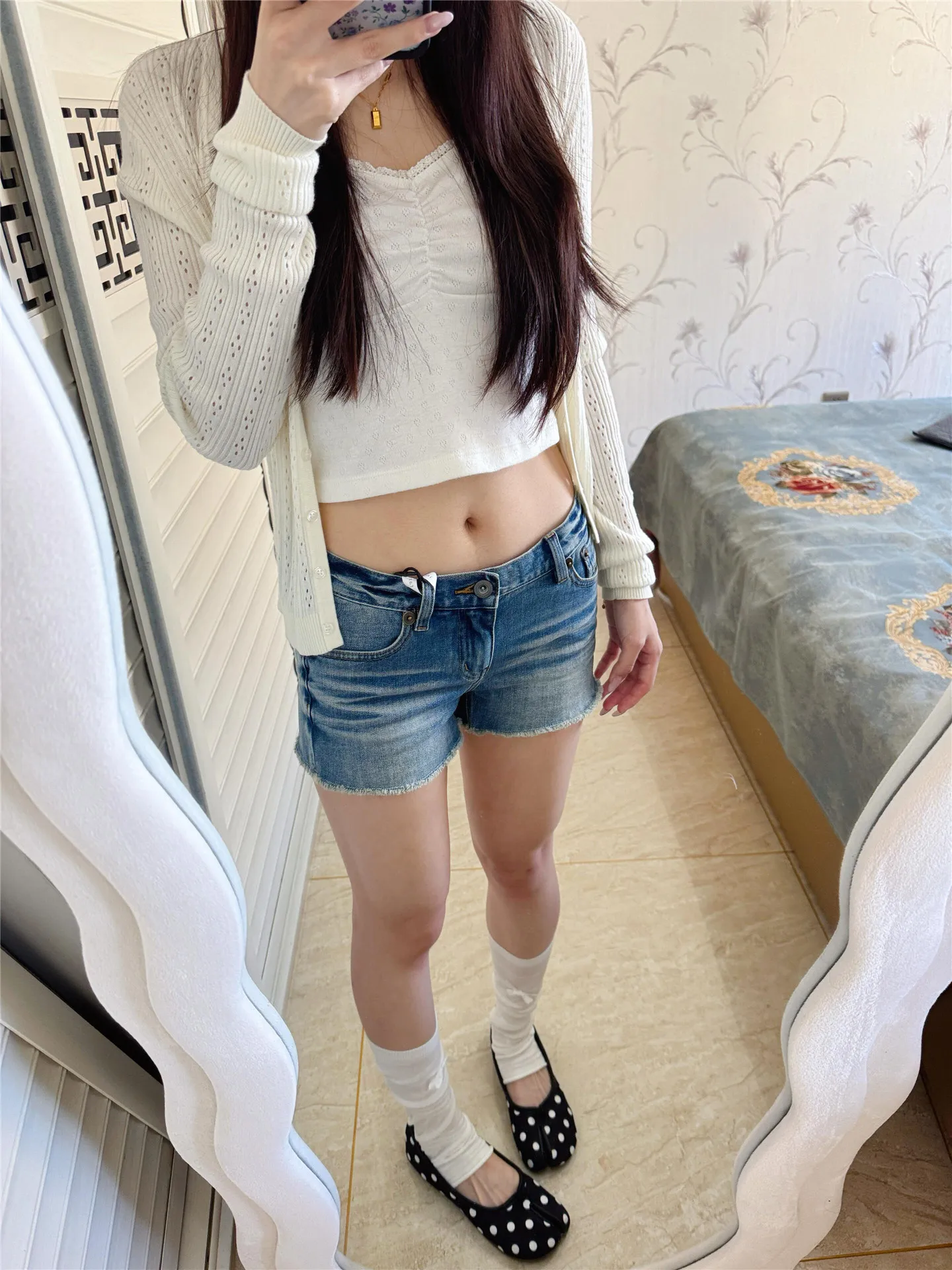 Retro American Spicy Girl Light Blue Frayed Low Waist Jeans Shorts Women Summer Slimming Hot Pants Cotton Soft Washed Denim
Retro American Spicy Girl Light Blue Frayed Low Waist Jeans Shorts Women Summer Slimming Hot Pants Cotton Soft Washed Denim