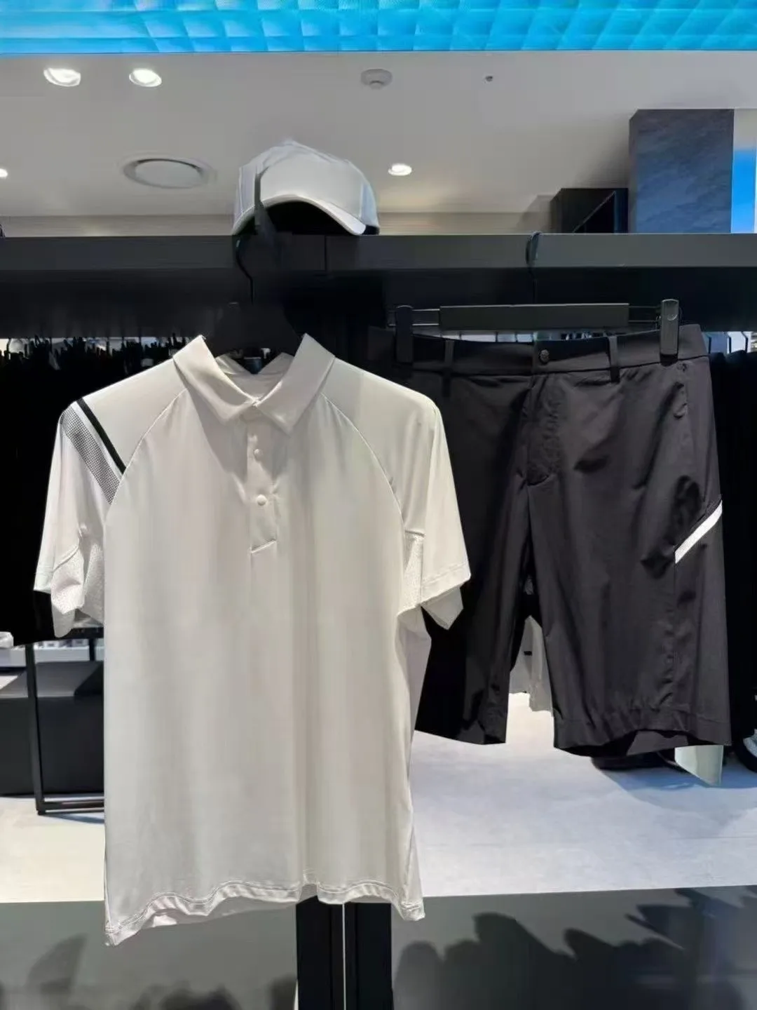 Men's Minimalist Quick-Dry Short-Sleeve Golf Shirt, Breathable and Casual
Men's Minimalist Quick-Dry Short-Sleeve Golf Shirt, Breathable and Casual