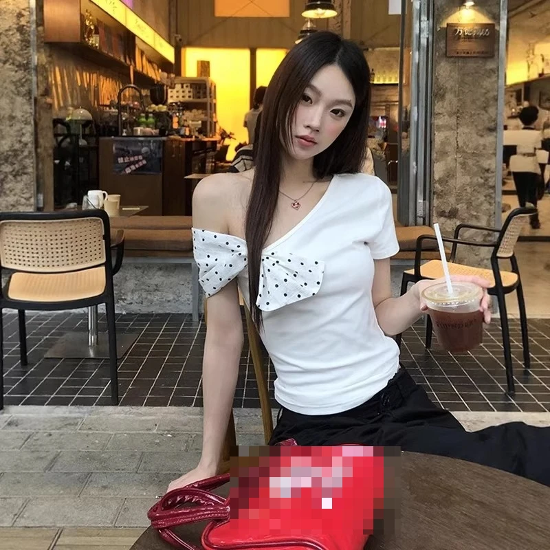 2026 Summer New Hot Sale Pure Desire Slant Shoulder Elastic Wave Point Butterfly Dew Shoulder Top for Women
2026 Summer New Hot Sale Pure Desire Slant Shoulder Elastic Wave Point Butterfly Dew Shoulder Top for Women