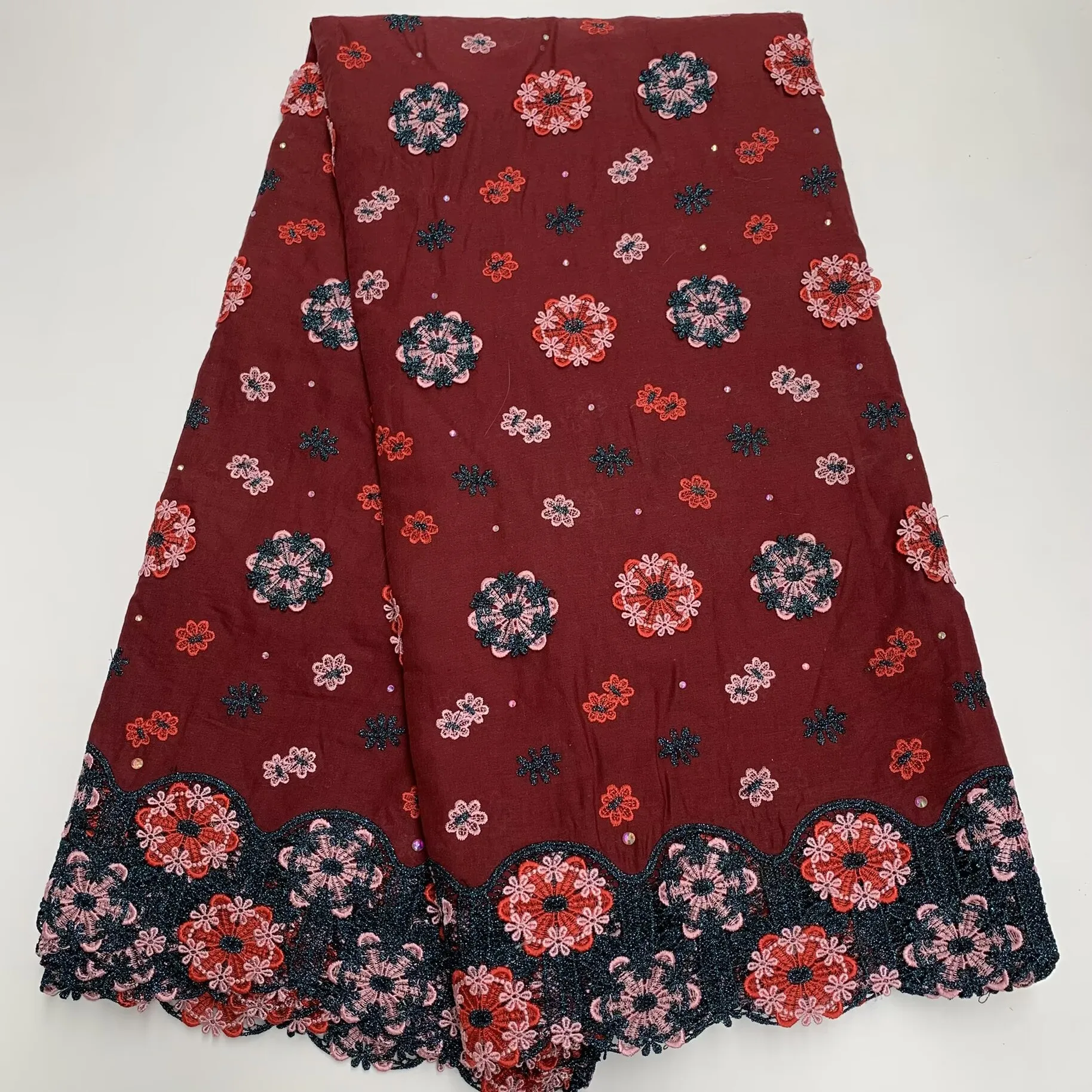 Nigerian Swiss Voile Lace Fabric with 3D Flower Applique And Stones Super Quality African Wedding Dress Lace 2026
Nigerian Swiss Voile Lace Fabric with 3D Flower Applique And Stones Super Quality African Wedding Dress Lace 2026