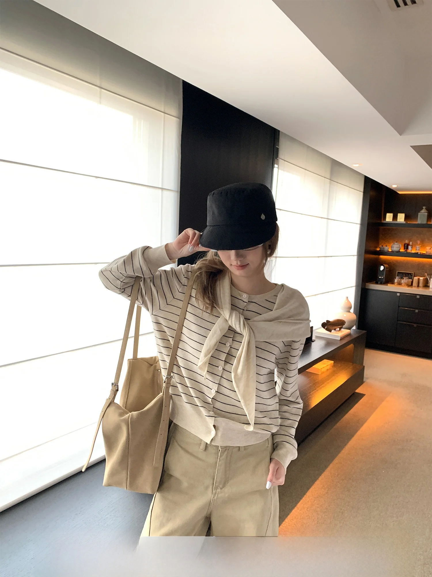 Korean Sle Striped Knitted Open Cardigan Women's Faion Early Spring Aosphere Sensation Milk Coffee Keyboard Sweater
Korean Sle Striped Knitted Open Cardigan Women's Faion Early Spring Aosphere Sensation Milk Coffee Keyboard Sweater