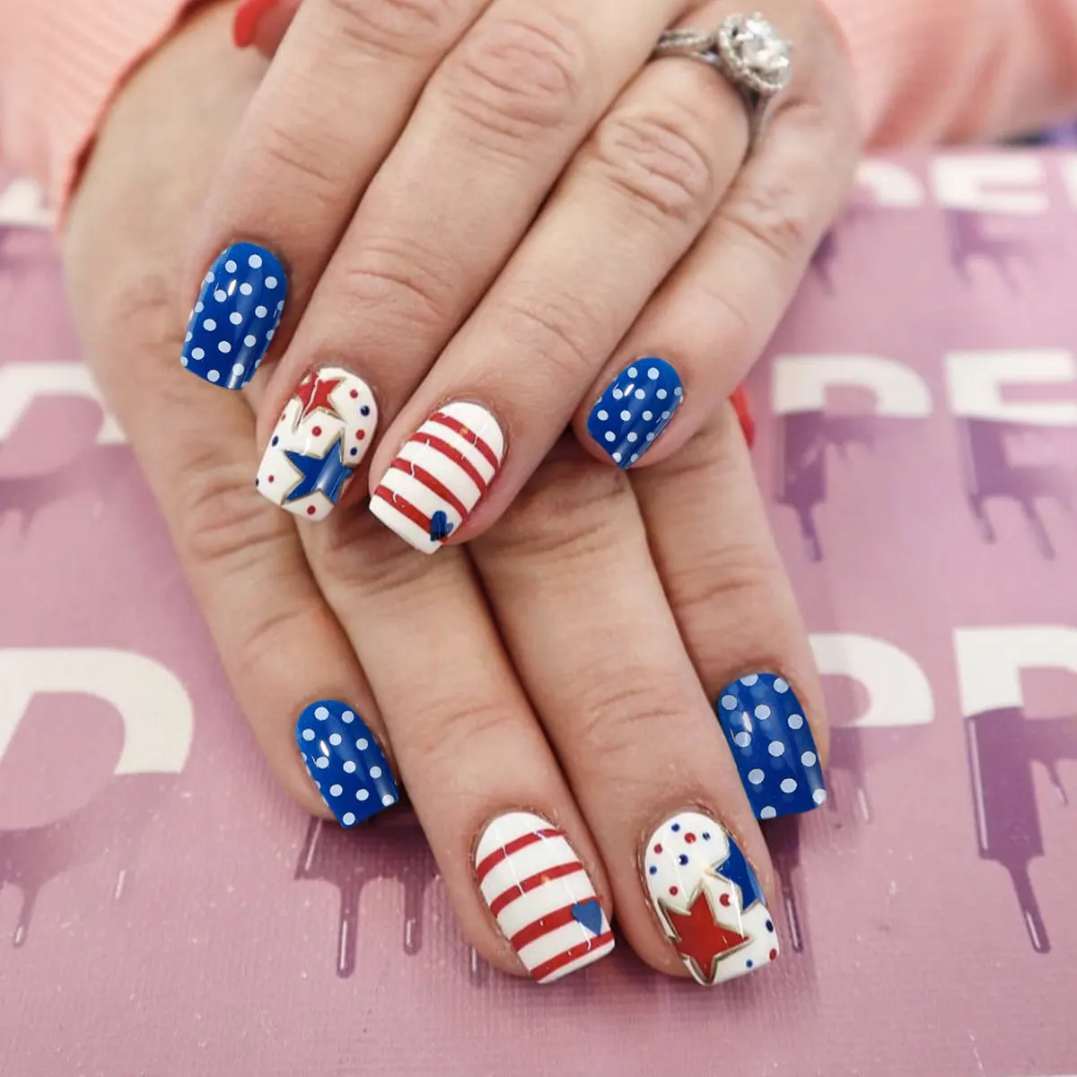 Wear square nail plates on Independence Day, red, white, blue striped heart-shaped star fake nails, nail art nail plates
Wear square nail plates on Independence Day, red, white, blue striped heart-shaped star fake nails, nail art nail plates