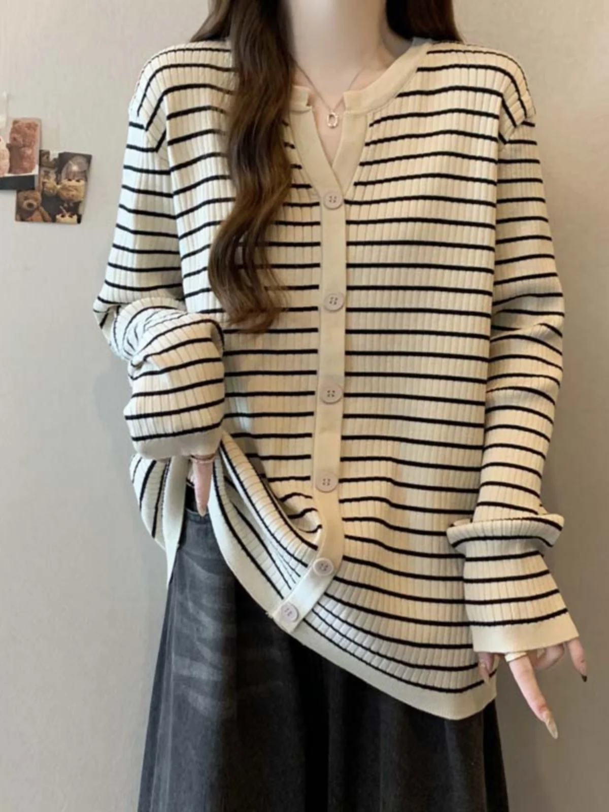 Slimming Striped V-Neck Knitwear Sweater Women's Spring Autumn Loose Fit Base Layer Top plus Size Comfortable Soft Korean Style
Slimming Striped V-Neck Knitwear Sweater Women's Spring Autumn Loose Fit Base Layer Top plus Size Comfortable Soft Korean Style