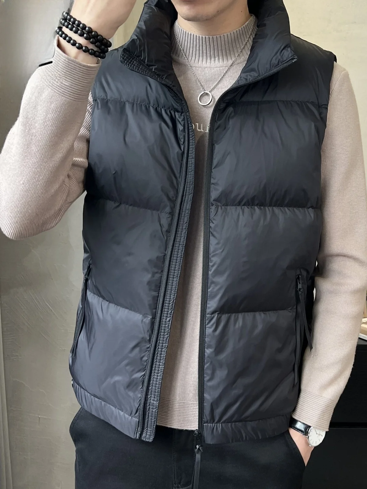 Мужской стеганый пуховый жилет с воротником-стойкой, теплый, модный, молодежный, для активного отдыха, зимняя верхняя одежда
Мужской стеганый пуховый жилет с воротником-стойкой, теплый, модный, молодежный, для активного отдыха, зимняя верхняя одежда